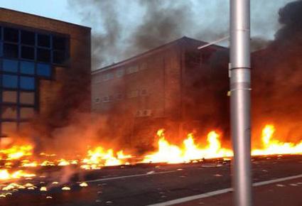 مقتل وإصابة أربعة أشخاص في حادث تحطم مروحية وسط لندن  